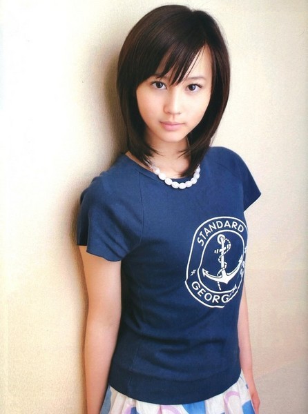 Japonesa joven gfs posando para la cámara
 #69889944