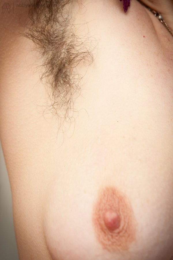 Geeky y peludo hottie morena extiende su coño peludo
 #74736412