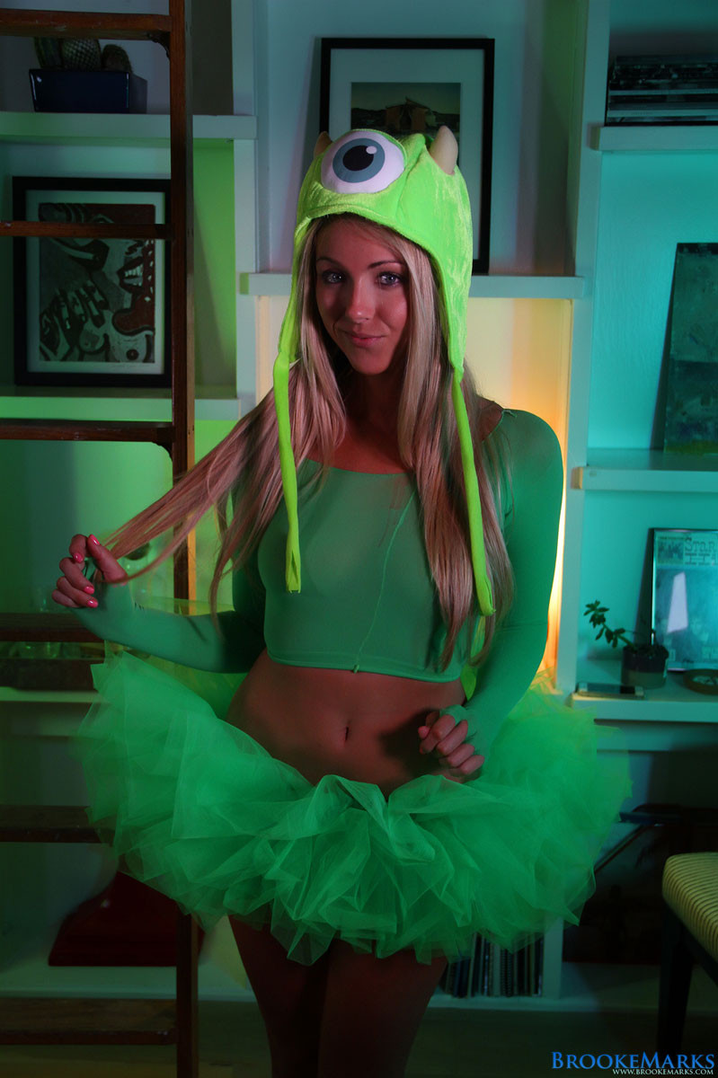 Pretty blonde Brooke Marks strips out her green halloween costume #70881260