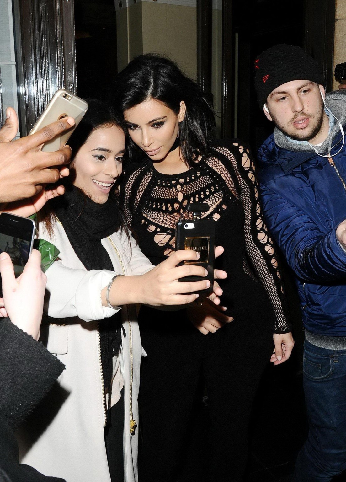 Kim Kardashian Nip Slip trägt einen Mesh-Jumpsuit bei den Brit Awards Ankünfte und 
 #75171567