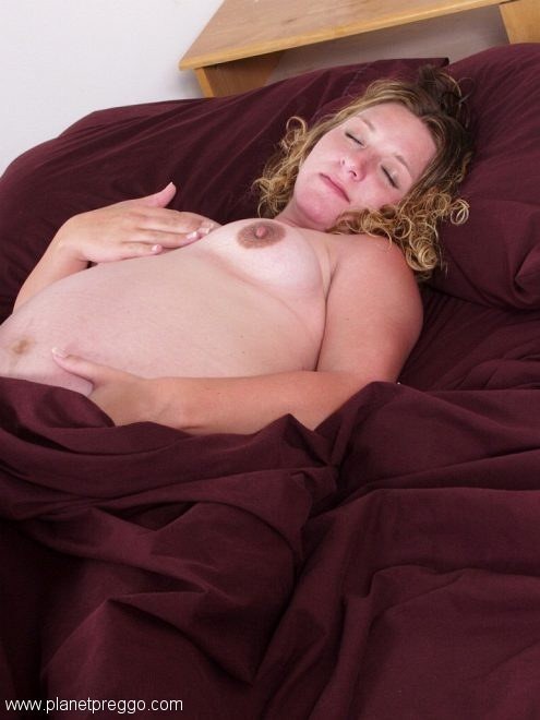 Embarazada con enorme barriga jugando con su coño
 #75568699