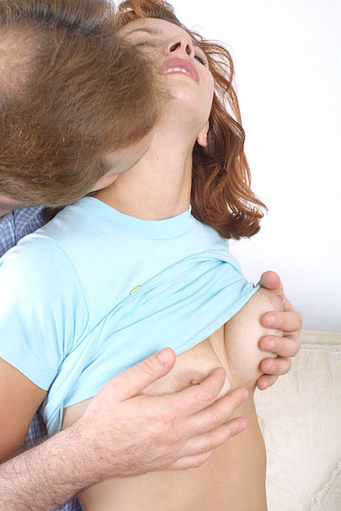 Pelirroja sexy se junta con un chico que acaba de conocer
 #78514504