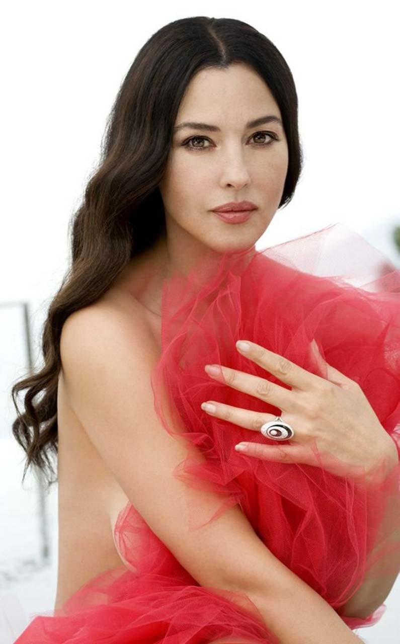 Monica Bellucci showing her great ass and big boobs and posing very sexy for som #75304978