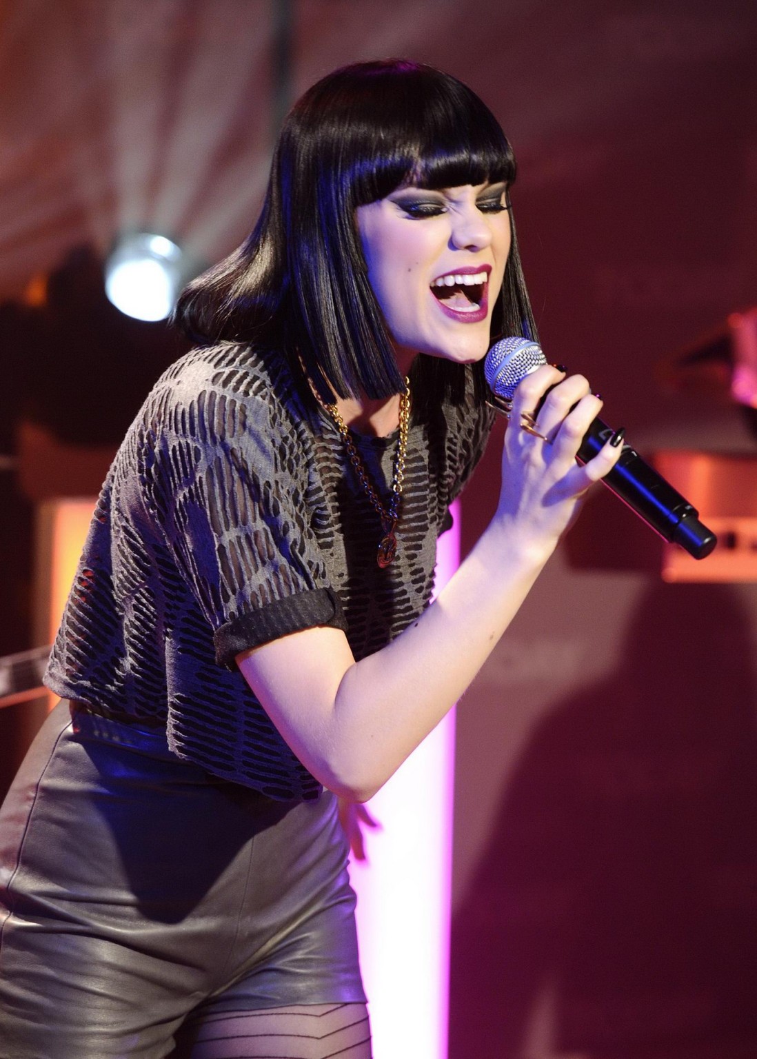 Jessie J leggy in collant esibendosi al today show
 #75307956