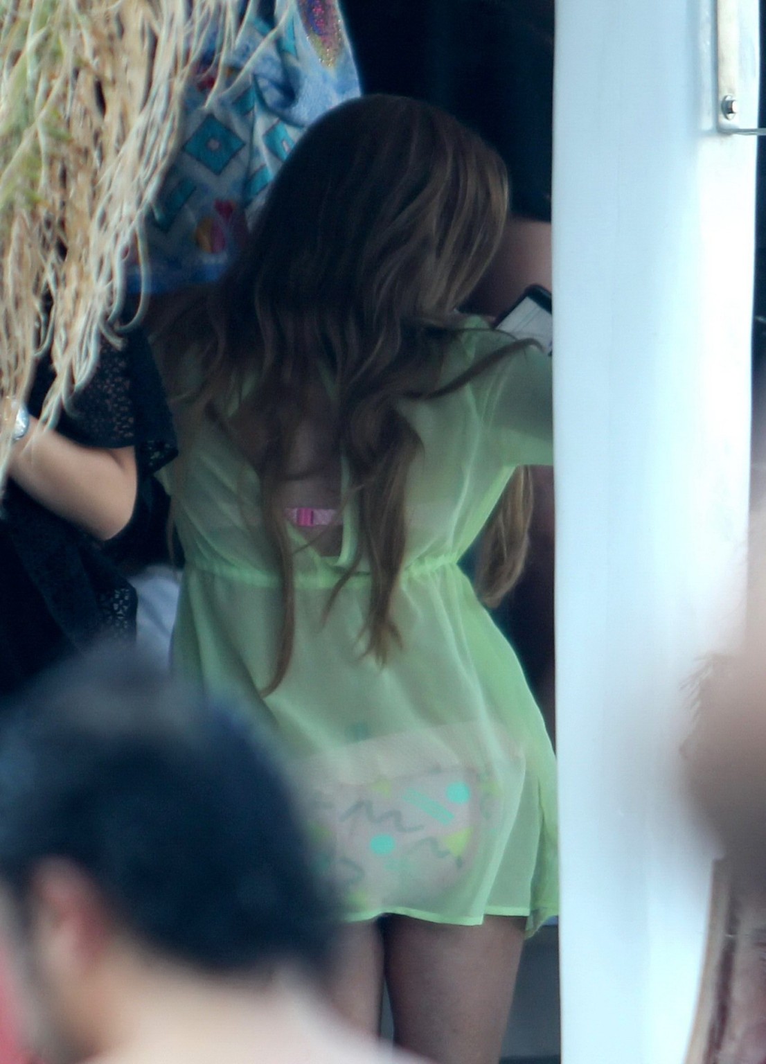 Lindsay Lohan trägt einen pinkfarbenen Bikini auf Mykonos, Griechenland
 #75156688