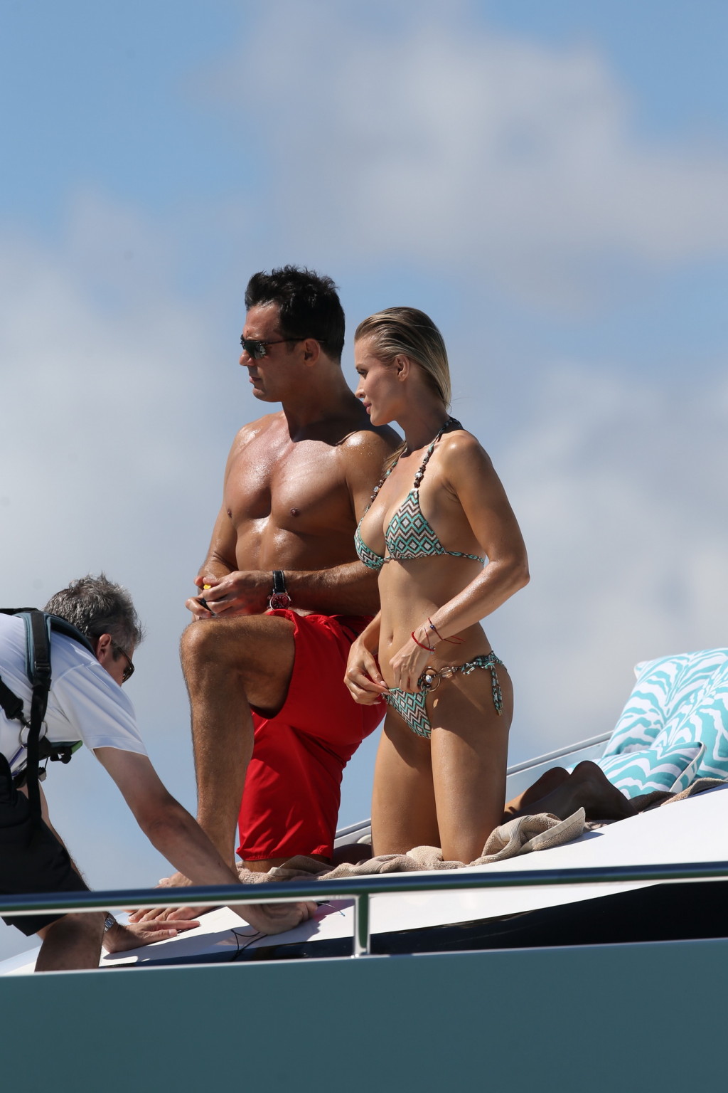 Joanna krupa abbronzatura topless allo yacht a miami
 #75146196