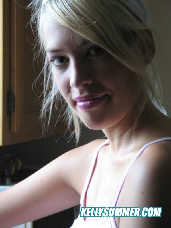 gorgeous blondie shows her goody parts in the kitchen #74000667