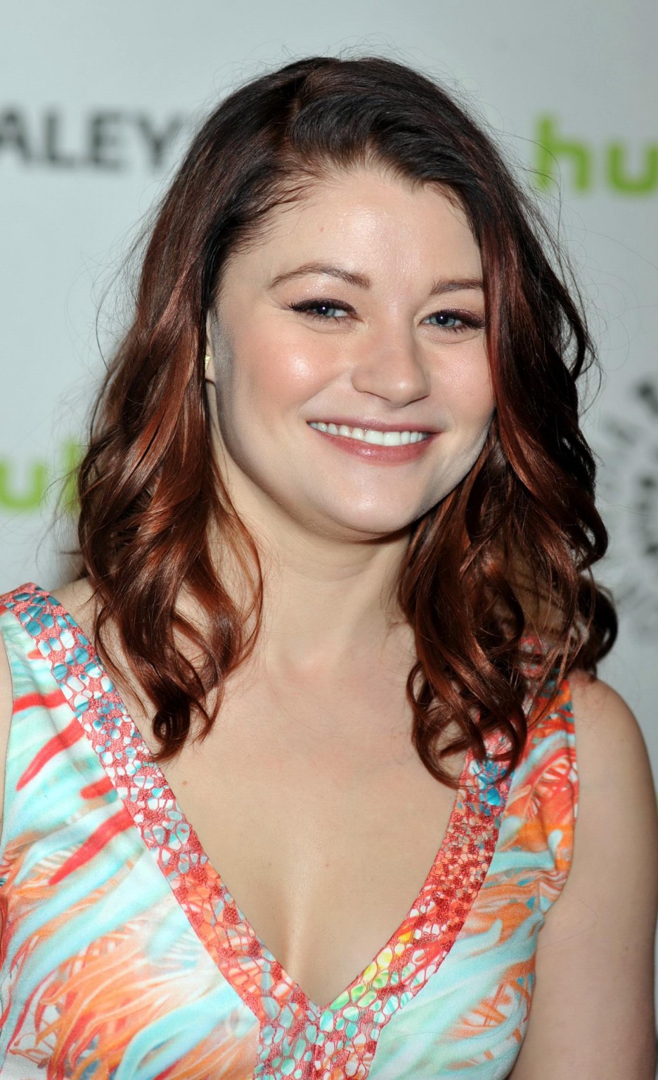 Emilie de ravin mostrando escote en el photocall de 'once upon a time' durante los paleyfes
 #75239340