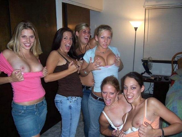 Homemade drunk amateur teen college girls flashing #68315587