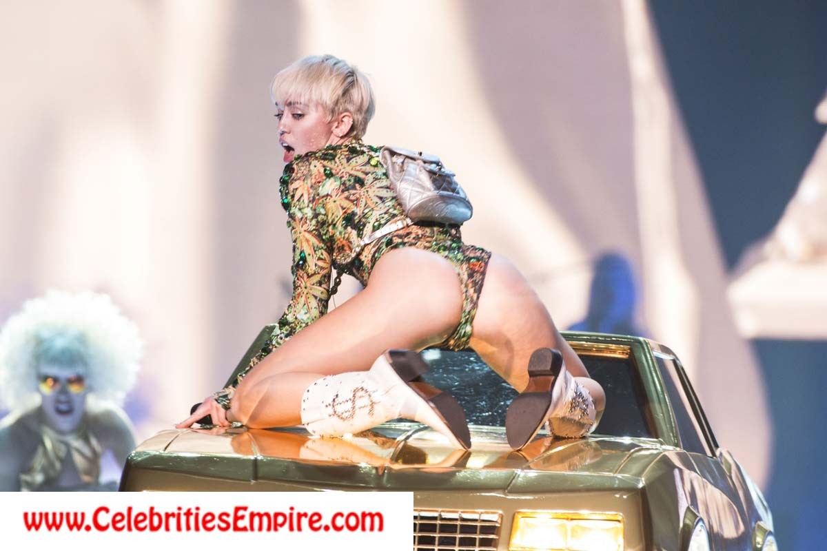 Miley Cyrus  spreads her legs and show nude tits #70890413