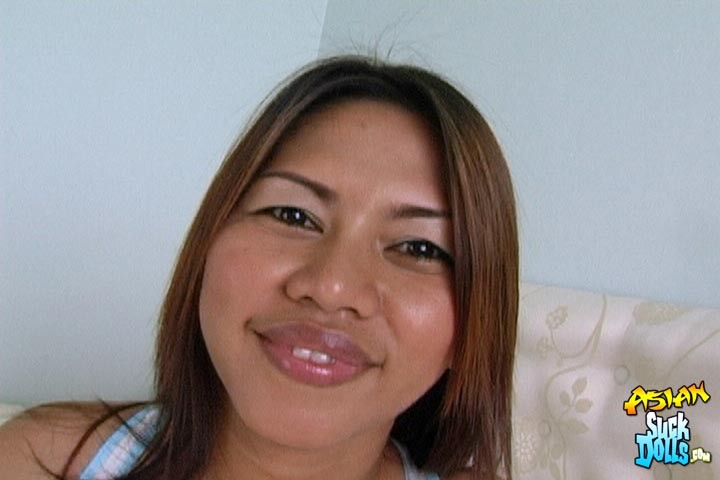 Aom, une fille de bar thaïlandaise, se fait baiser les seins parfaits d'une asiatique.
 #69795937