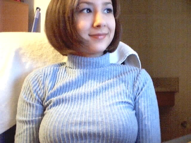 Jeune asiatique mignonne posant pour sa webcam
 #70033204
