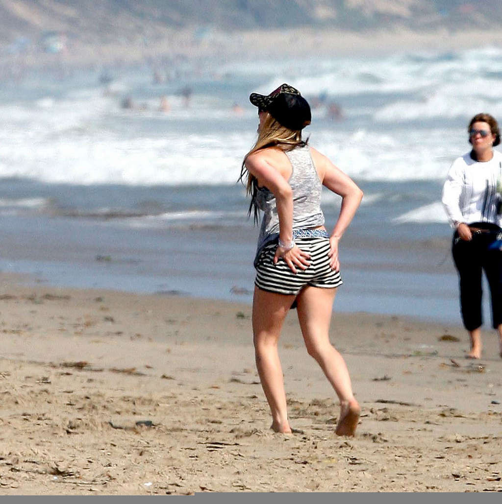 Avril lavigne godendo sulla spiaggia e mostrando il corpo perfetto e sexy
 #75365772