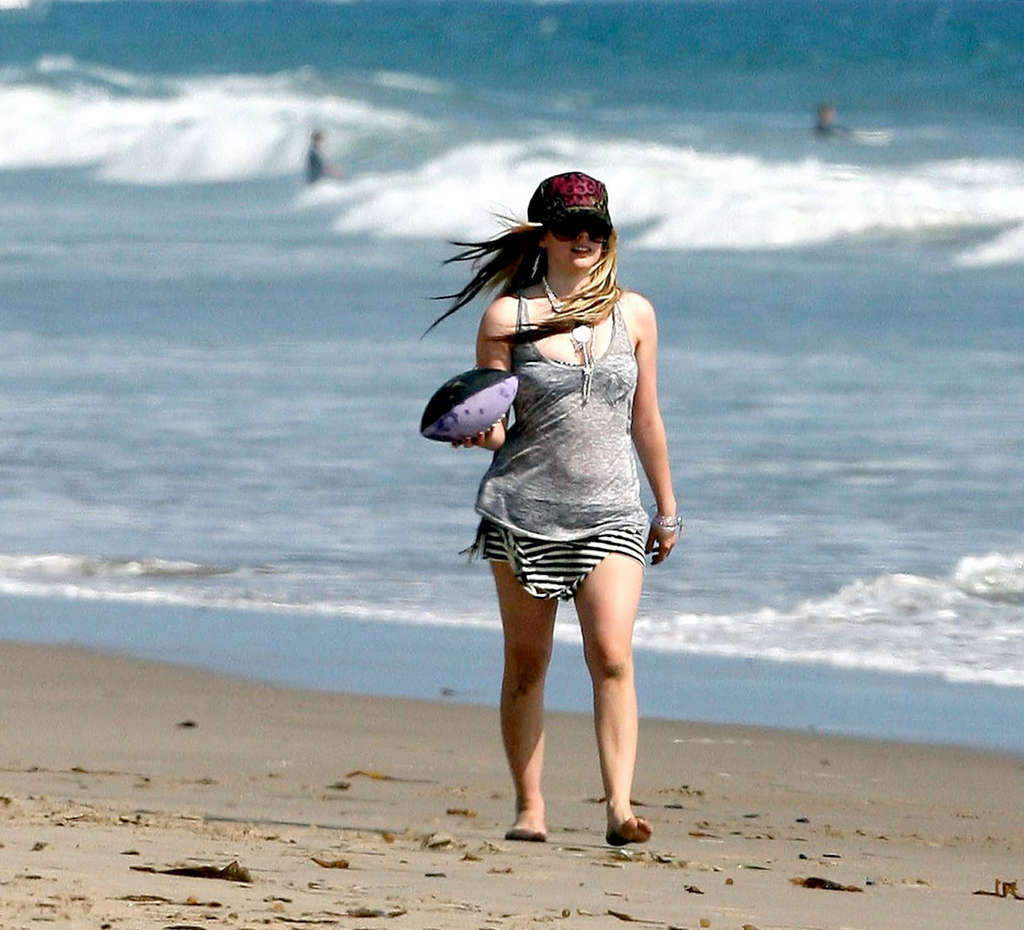 Avril Lavigne enjoying on beach and showing perfect and sexy body #75365799