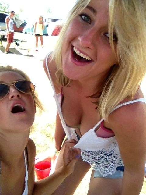 Chicas amateurs universitarias calientes disfrutan mostrándose cuando están borrachas
 #67472127