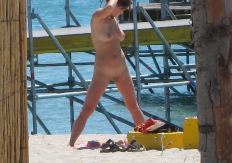 Avertissement - photos et vidéos de nudistes réels et incroyables
 #72267420