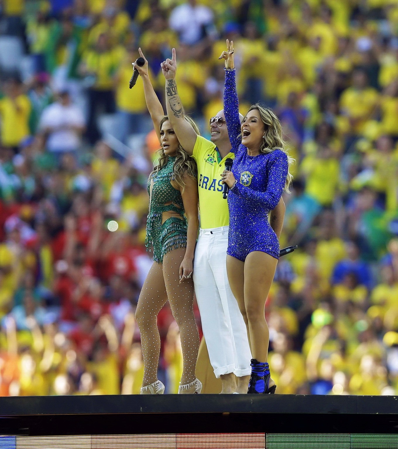 Jennifer lopez mostrando las tetas y el culo con un body de seethru y mallas en el fif
 #75194142