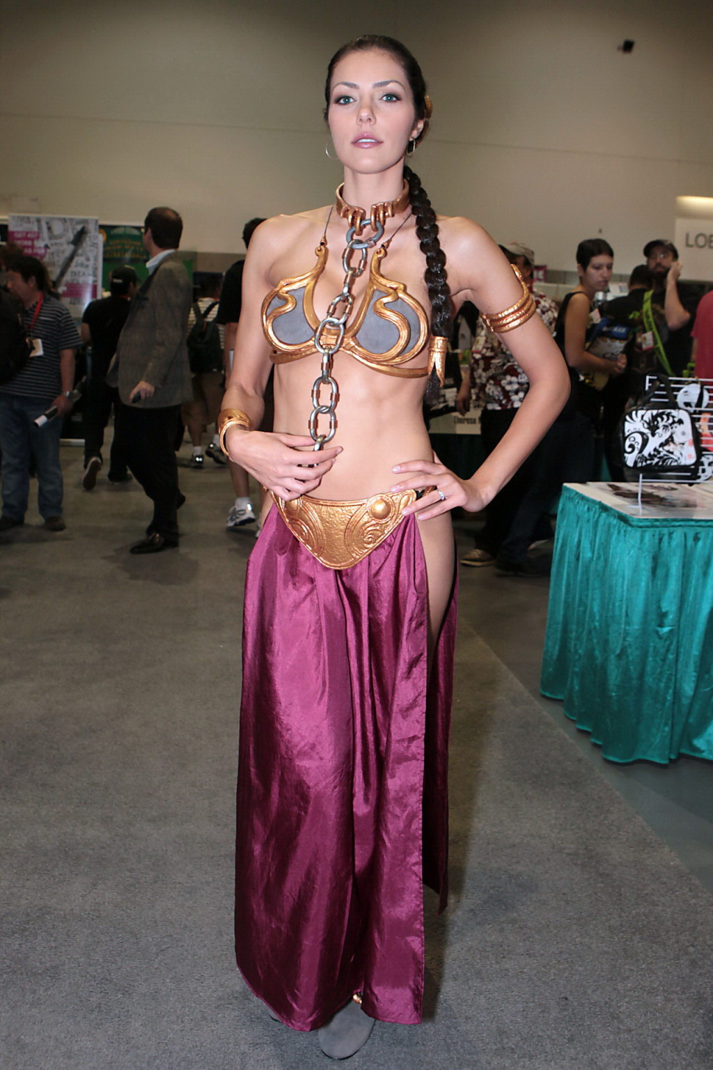 Adrianne curry in abito sexy principessa leia alla convention comic con in san d
 #75339853