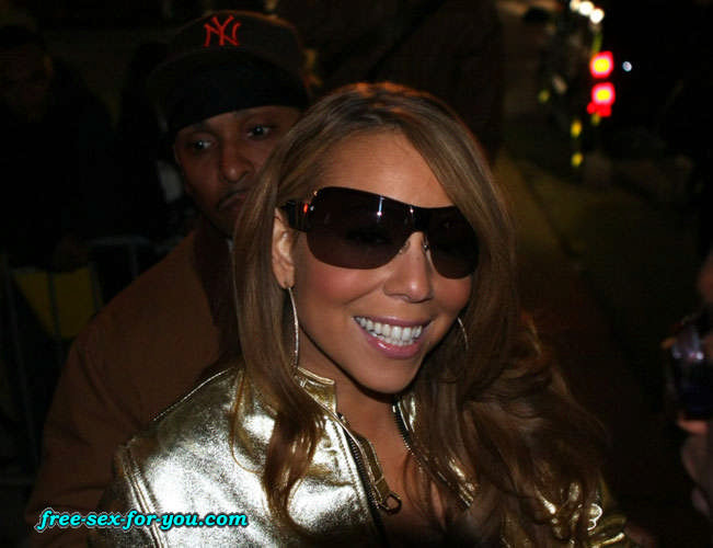 Mariah Carey zeigt ihre Titten für Paparazzi und see-thru top
 #75422438