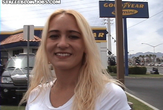 Rubia impresionante con latas enormes recibe una polla para jugar
 #74498141