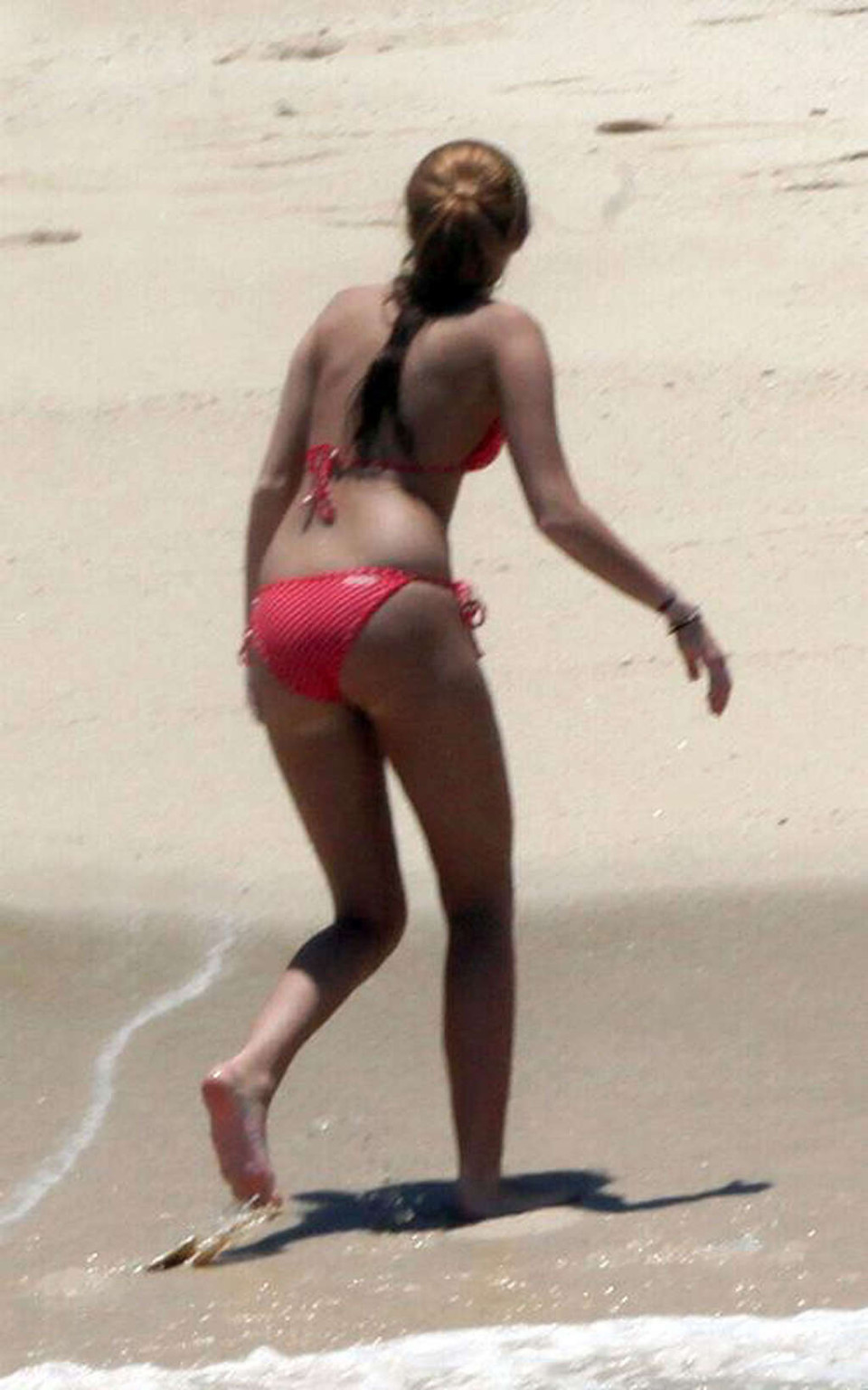 Miley Cyrus exposing her fucking sexy body and hot ass in bikini on beach #75348155