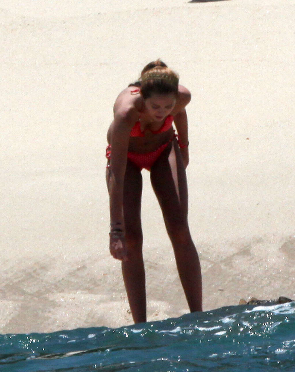 Miley Cyrus exposing her fucking sexy body and hot ass in bikini on beach #75348169