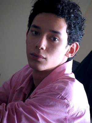 Grandes tíos cachondos de la playa se pavonean con sus cuerpos duros en la playa en busca de un poco de ha
 #76956605