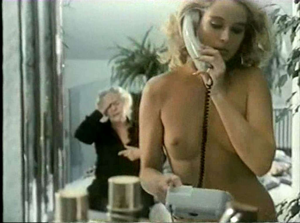 Renate langer zeigt ihre schönen Titten und Muschi im Film
 #75341109