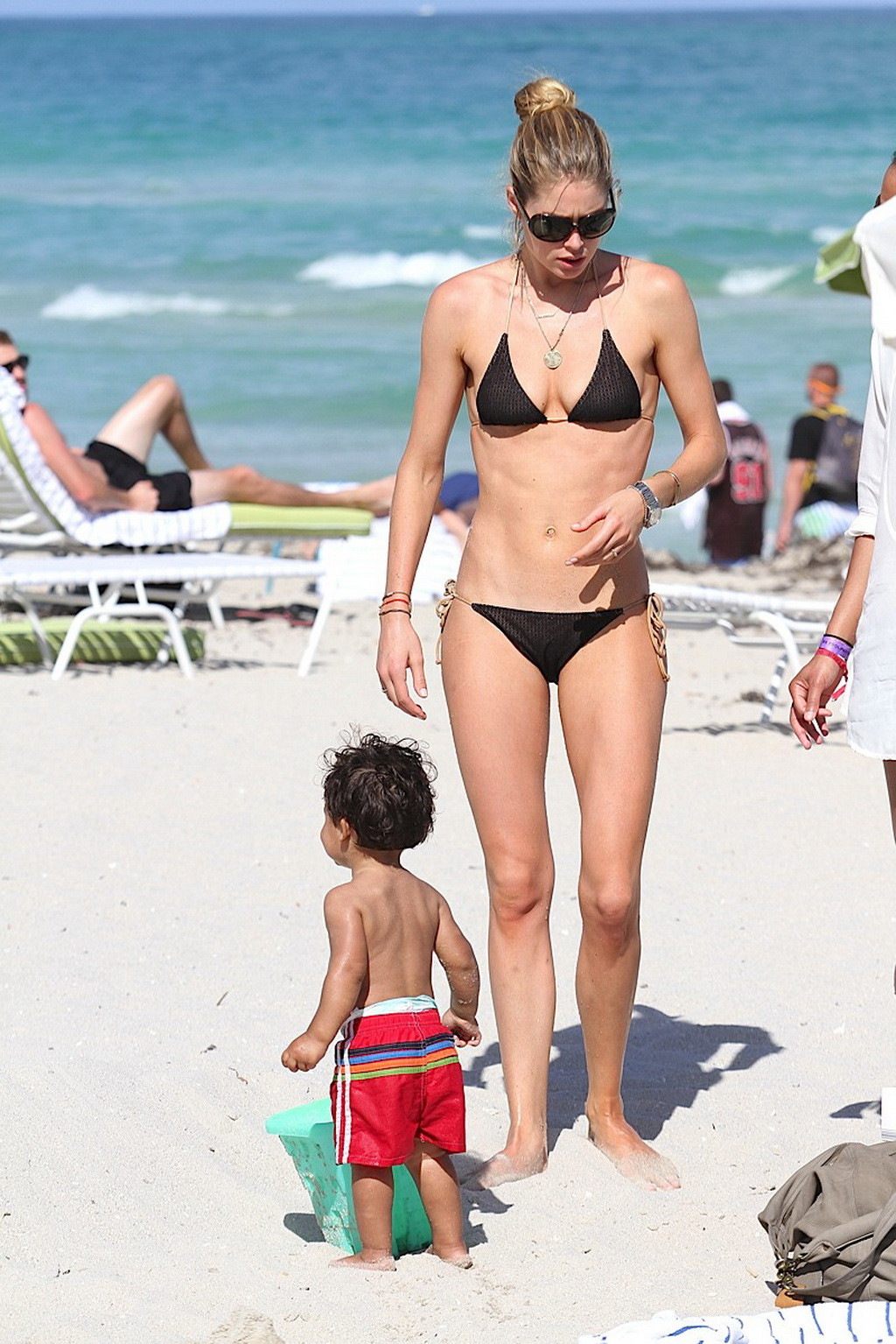Doutzen Kroes walking in bikini top and shorts to the beach in Miami #75269131