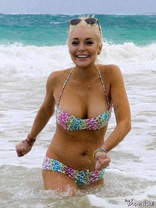 Lindsay Lohan sexy and hot bikini paparazzi photos #75269127