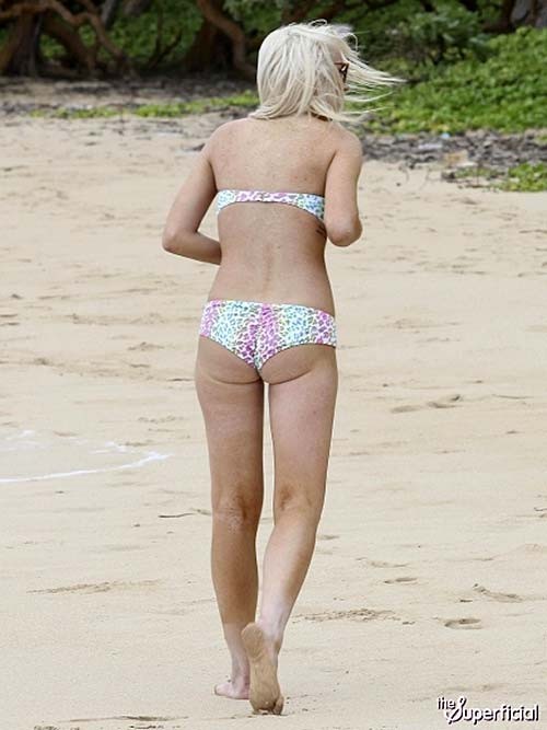 Lindsay Lohan sexy and hot bikini paparazzi photos #75269144