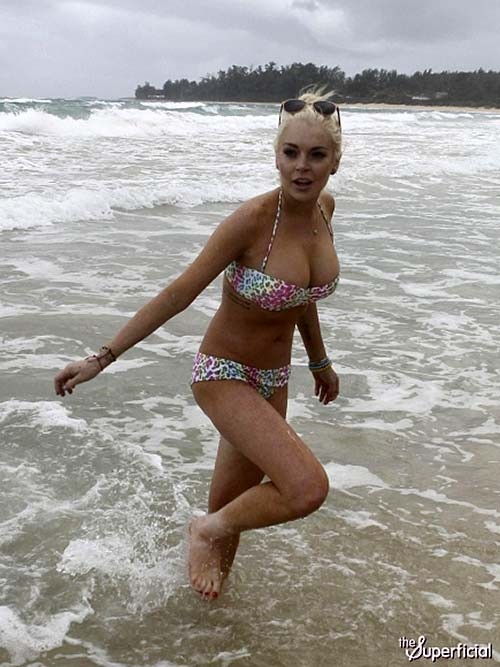 Lindsay Lohan sexy and hot bikini paparazzi photos #75269157