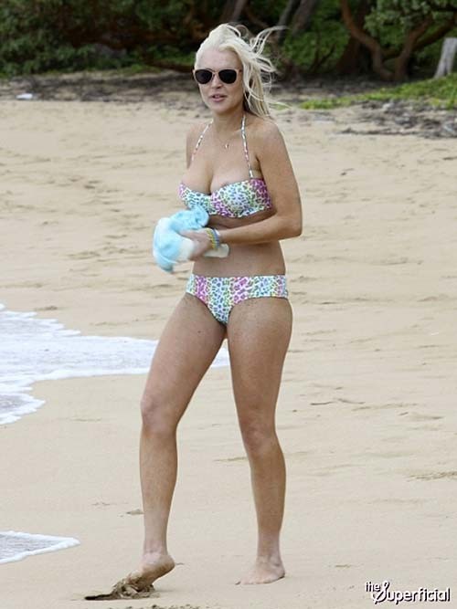 Lindsay Lohan sexy and hot bikini paparazzi photos #75269183