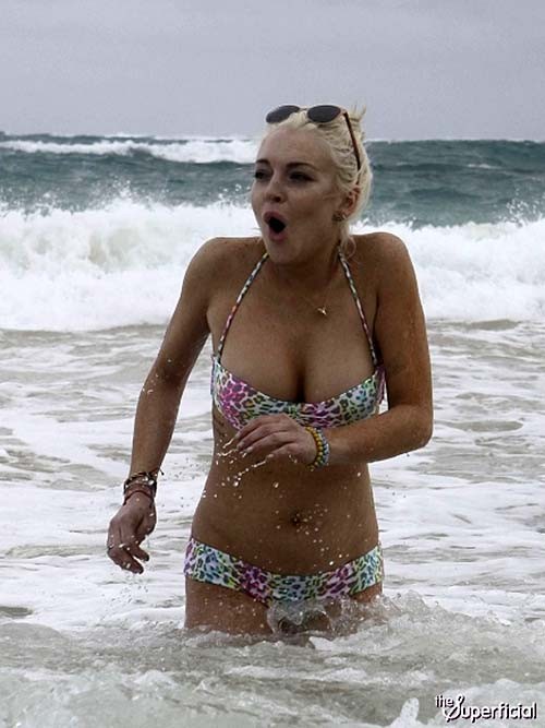 Lindsay Lohan sexy and hot bikini paparazzi photos #75269187
