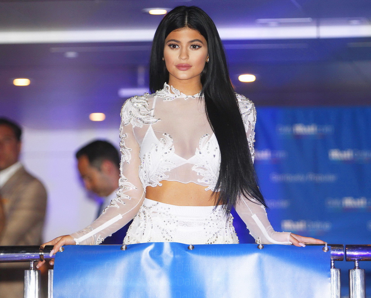 Kylie jenner、カンヌのパーティーでランジェリー姿を披露
 #75160258