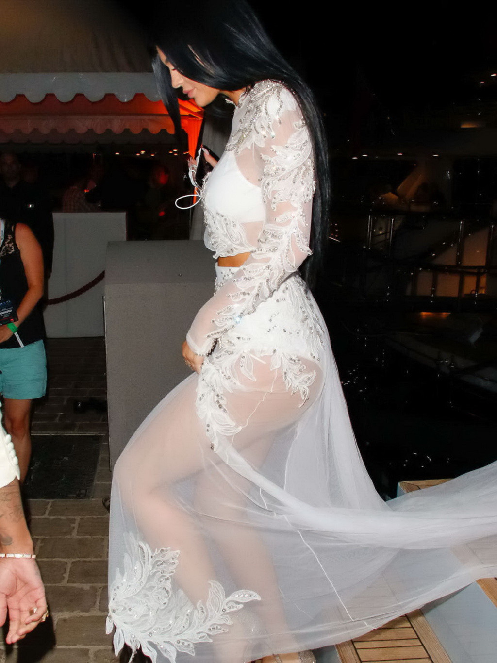 Kylie jenner seethrough a la lencería en la fiesta en cannes
 #75160278