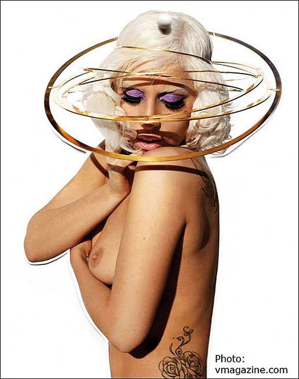 Lady Gaga che mostra le sue tette e perizoma in vedere attraverso il vestito
 #75358243