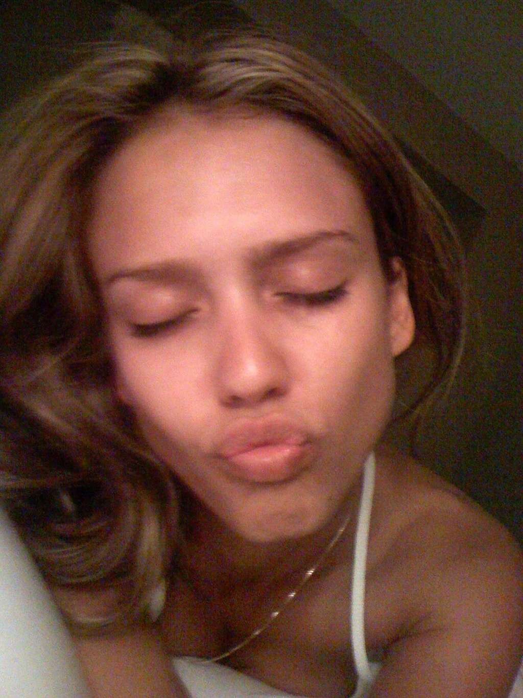 Jessica Alba exposing her nice big tits in leaked private nude pictures from cel #75327462