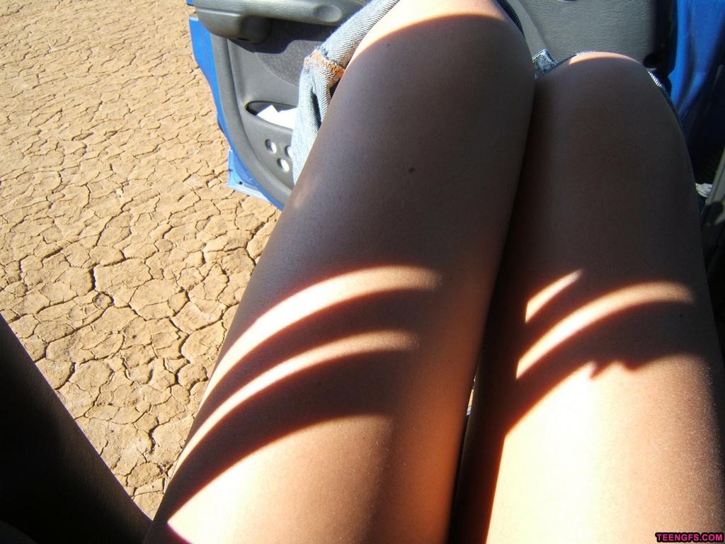 Amateur teen Freundin schnappt pix von sich allein in der Wüste
 #78661864