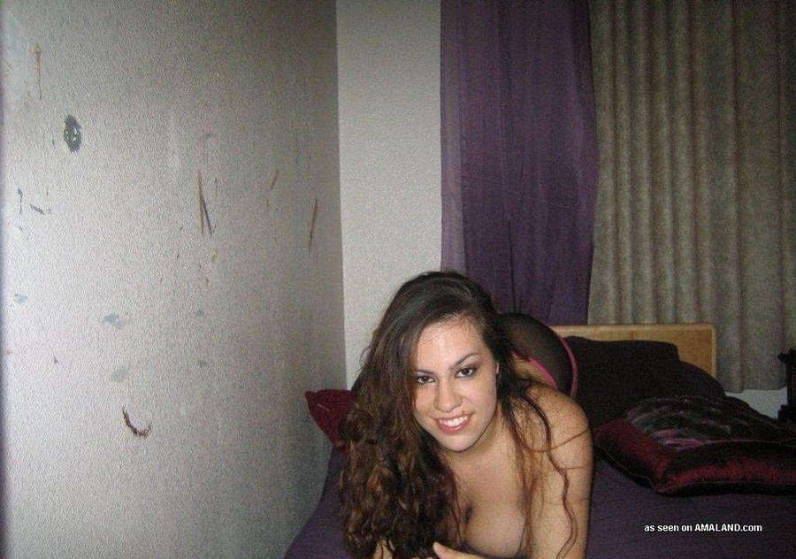 Vollbusige Latina zeigt ihre Titten
 #68457045