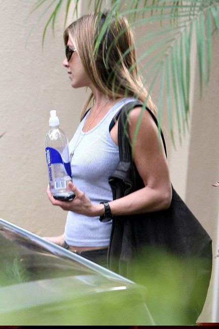 Celeb Jennifer Aniston looking very sexy  in tight bikini #75402395