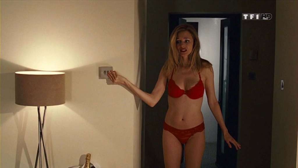 Heather Graham looking very sexy in underwear and showing her big tits #75334101