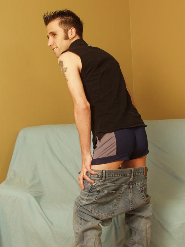 Süßer Twink-Babe zeigt seinen engen Arsch
 #77003089