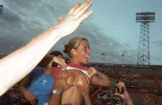 Chicas borrachas enseñando las tetas en los conciertos
 #76394895