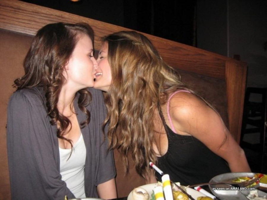 Geile wilde ungezogene Amateur-Lesben in heißen Liplocks
 #68132767