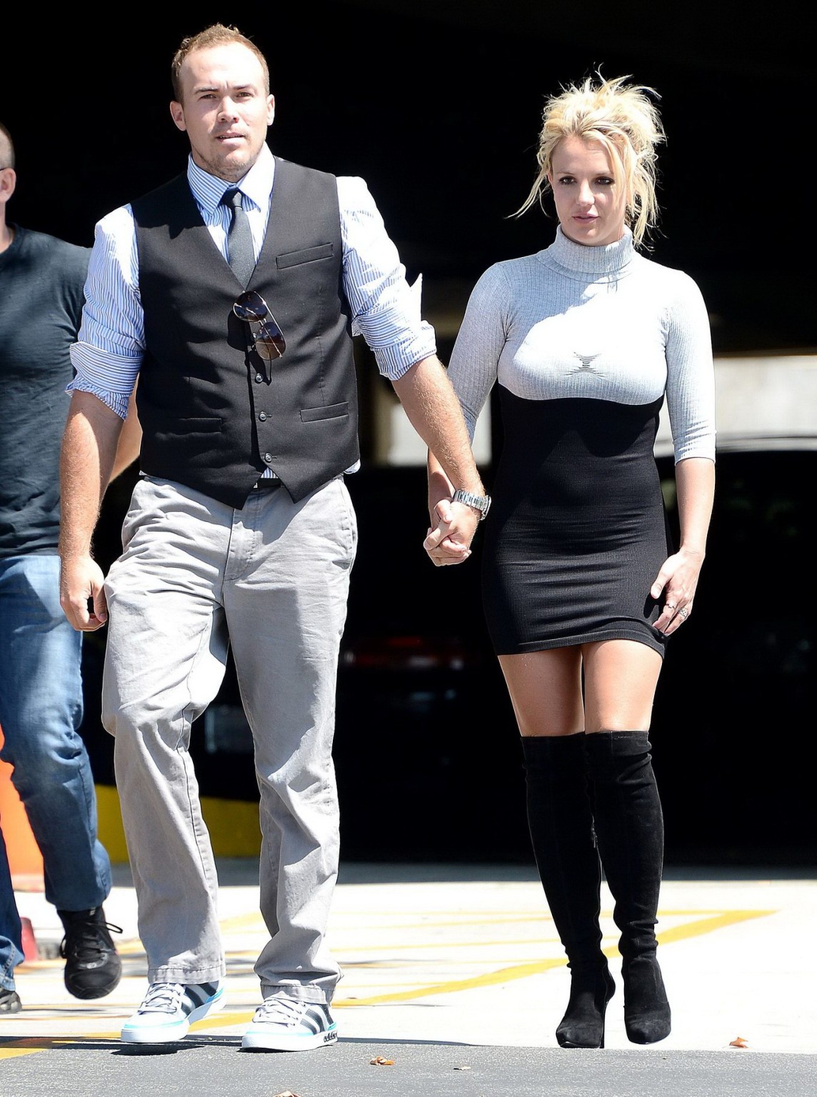 Britney Spears en petite robe moulante et bottes "fuck-me" à la sortie d'une église à Mille.
 #75223075