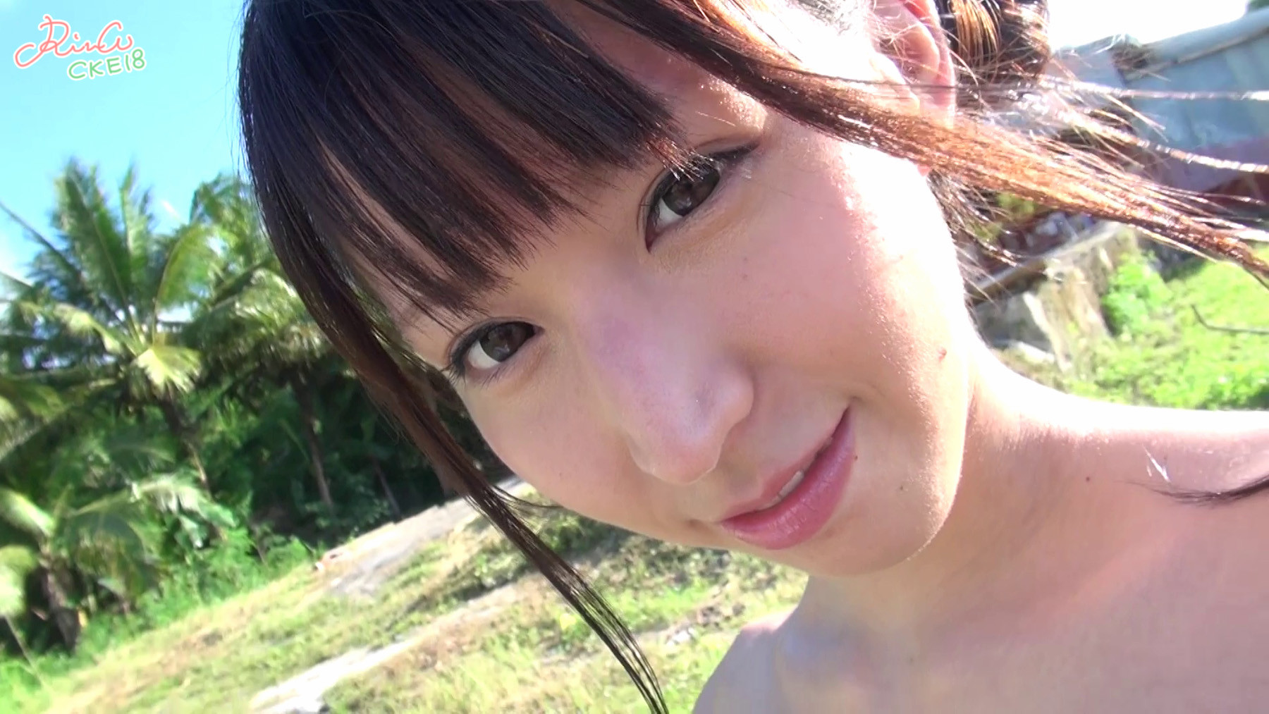 Jeune japonaise nue en plein air
 #69771058