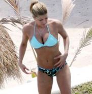 Fergie Showing Her Fantastic Ass And Body In Bikini On Beach