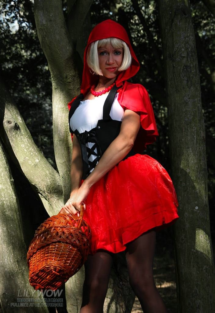 Kinky roten Hut blonde Lilie wow in sexy schwarzen Strumpfhosen
 #71201990