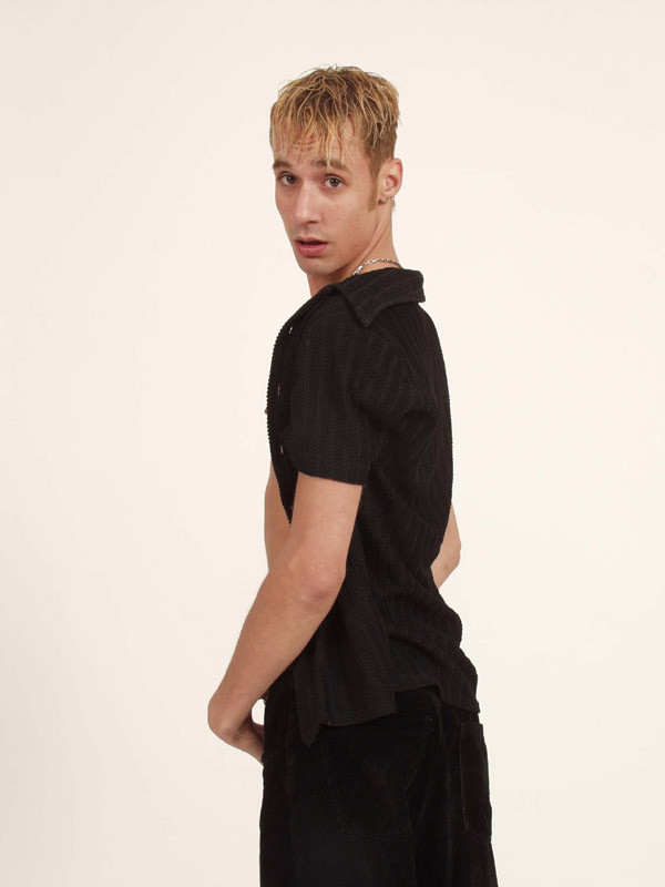 Rubia sexy posando ante la cámara
 #77002878